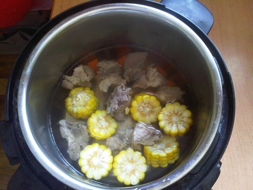 玉米莴笋排骨汤的简单做法