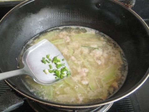 西瓜皮碎肉汤的简单做法