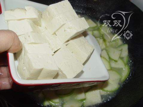 猪骨豆腐汤的家常做法