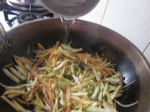 炒茄子土豆丝菜谱图解