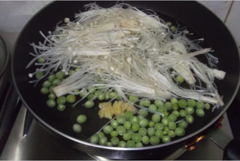 金针菇豌豆肉片汤菜谱图解