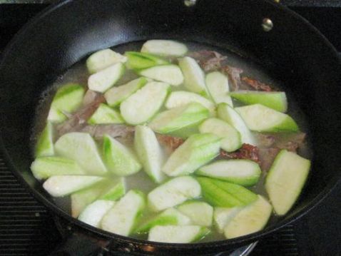 烤鸭架子丝瓜汤的家常做法