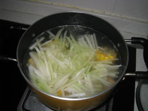 玉米紫菜节瓜丝汤的家常做法