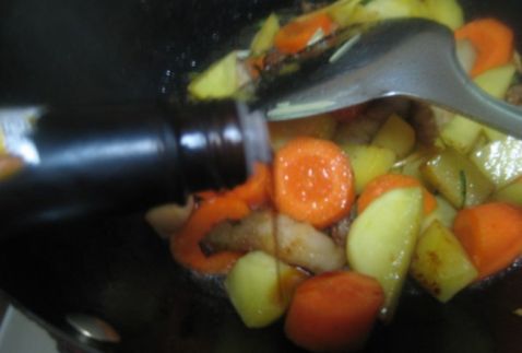 胡萝卜土豆烧肉菜谱图解