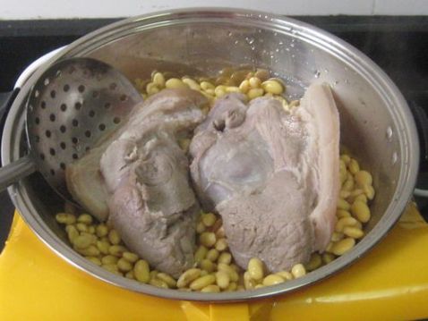 咸猪腿肉炖黄豆怎么炒