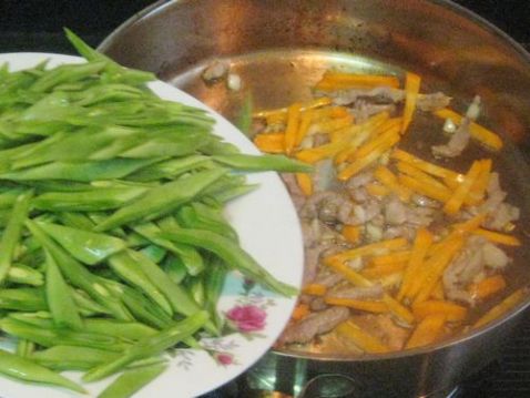 胡萝卜扁豆炒肉丝菜谱图解
