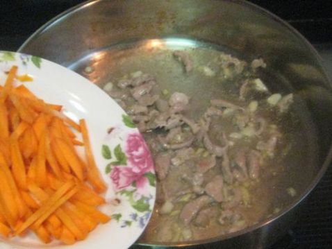胡萝卜扁豆炒肉丝菜谱图解