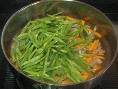 胡萝卜扁豆炒肉丝怎么做