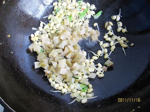 黄豆芽炒榨菜怎么做