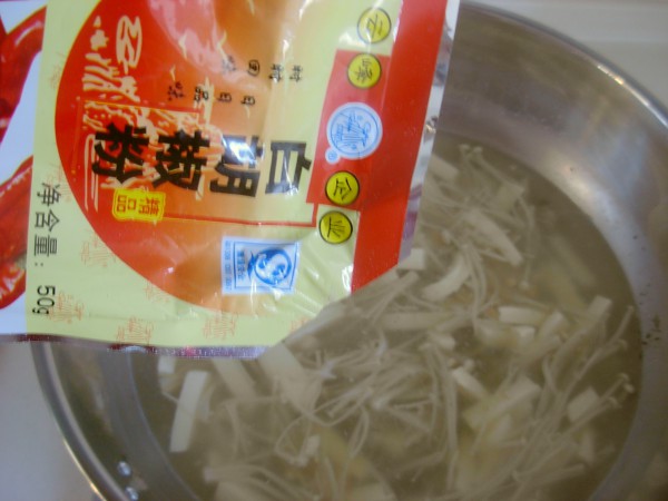 白胡椒花蛤金针豆腐汤怎么煮