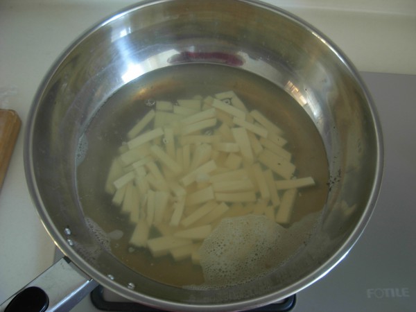 白胡椒花蛤金针豆腐汤的简单做法