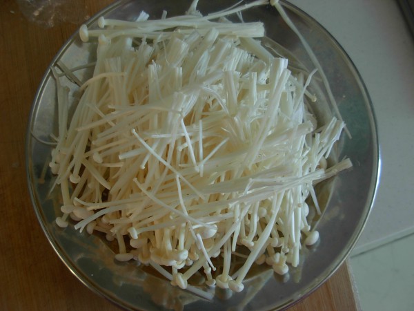 白胡椒花蛤金针豆腐汤的家常做法