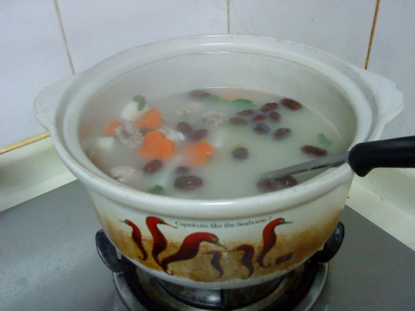淮山胡萝卜红枣排骨汤的简单做法