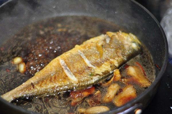 红烧黄花鱼,红烧黄花鱼的家常做法 - 美食杰红烧做法