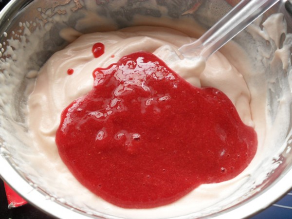 草莓酸奶慕斯菜谱图解