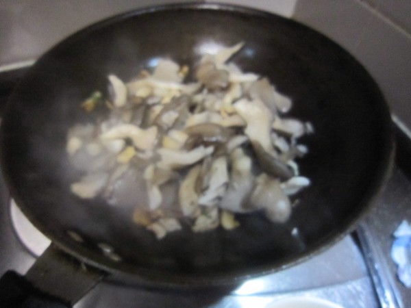蘑菇炒青蒜的简单做法
