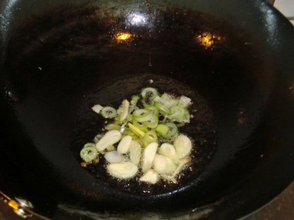 豌豆炒里脊肉丝的简单做法