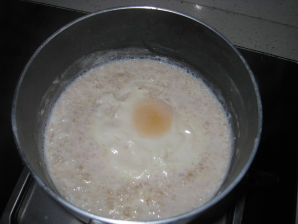牛奶麦片窝蛋的简单做法