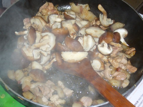 香菇豇豆焖面的家常做法