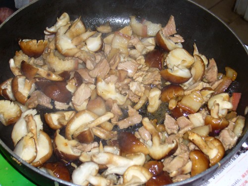 香菇豇豆焖面的简单做法