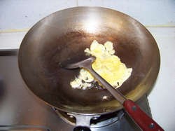 酸豆角葱香蛋炒饭的简单做法