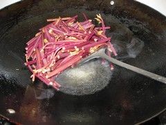 猪肉炒蕨菜怎么吃