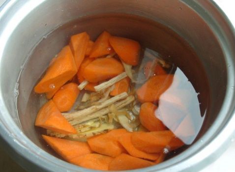 胡萝卜排骨鸡爪汤菜谱图解