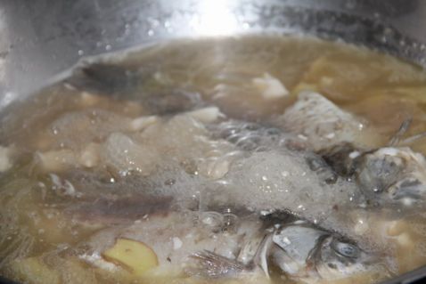 鲜美鲫鱼豆腐汤的家常做法