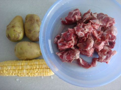 玉米土豆排骨汤菜谱图解