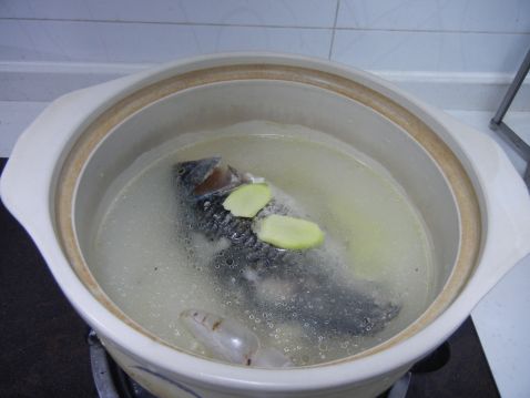 平菇鲫鱼汤的简单做法