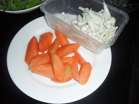 甘蔗胡萝卜排骨汤菜谱图解