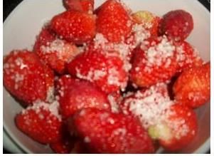 糖霜草莓的简单做法