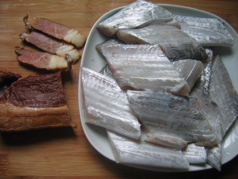 腊肉酒酿蒸带鱼的做法大全
