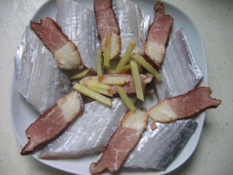腊肉酒酿蒸带鱼的做法图解