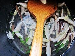 鲜笋菌菇汤菜谱图解