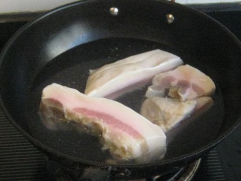 咸猪头肉炖黄豆菜谱图解