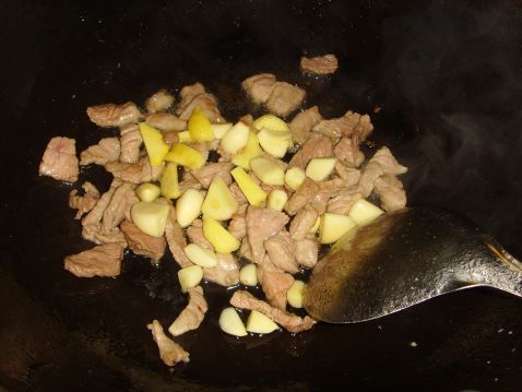 剁椒味辣炒肉的简单做法