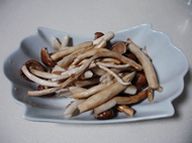 板筋肉烩茶树菇的简单做法