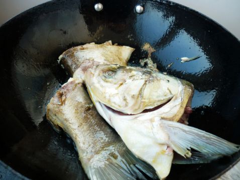胖头鱼炖冻豆腐的做法图解