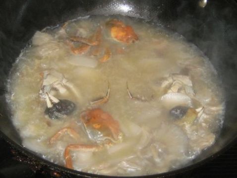河蟹菠菜煮年糕怎么煮