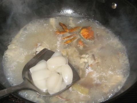 河蟹菠菜煮年糕怎么炒