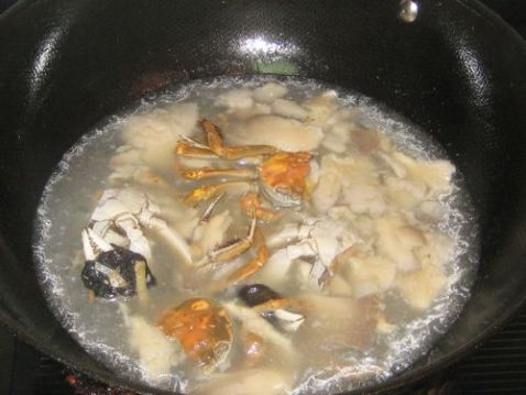 河蟹菠菜煮年糕怎么做