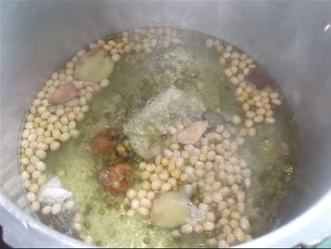 黄绿豆煲鱼骨汤怎么吃