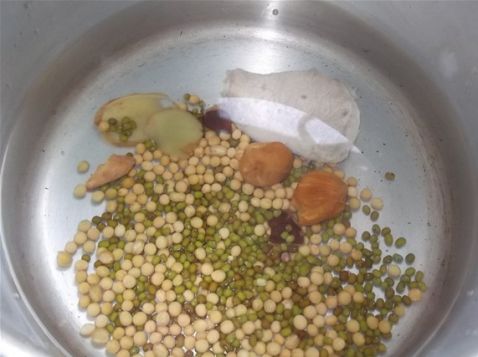 黄绿豆煲鱼骨汤的简单做法