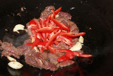 牛肉炒西兰花的简单做法