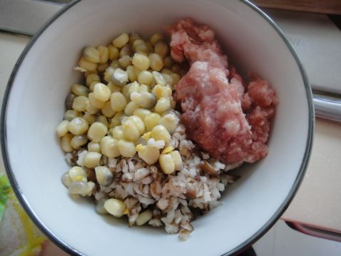 猪肉香菇玉米粒儿蒸饺的家常做法