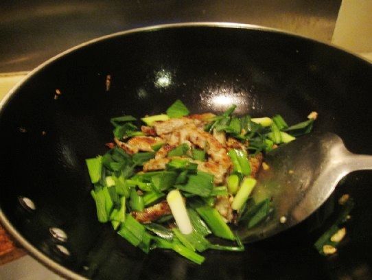 豆豉鲮鱼条炒蒜苗菜谱图解
