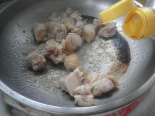 杏鲍菇烧鸡块怎么炒
