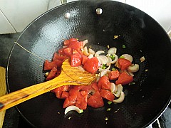 洋葱西红柿炒鸡蛋菜谱图解