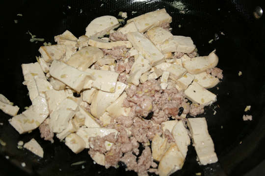 白豆腐焖肉末怎么炒